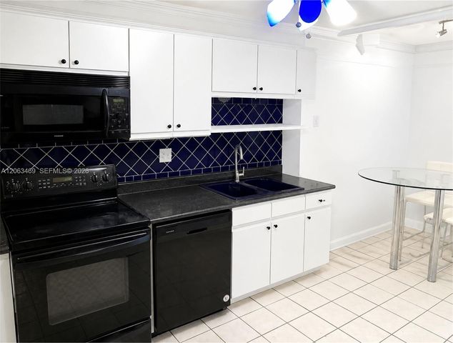 3760 Inverrary Drive 2P, Lauderhill, FL 33319