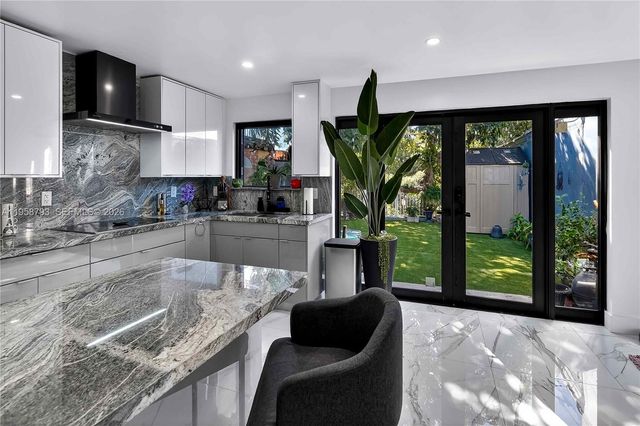 1594 W 73rd St, Hialeah, FL 33014