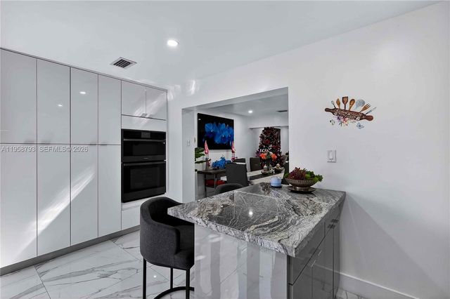 1594 W 73rd St, Hialeah, FL 33014