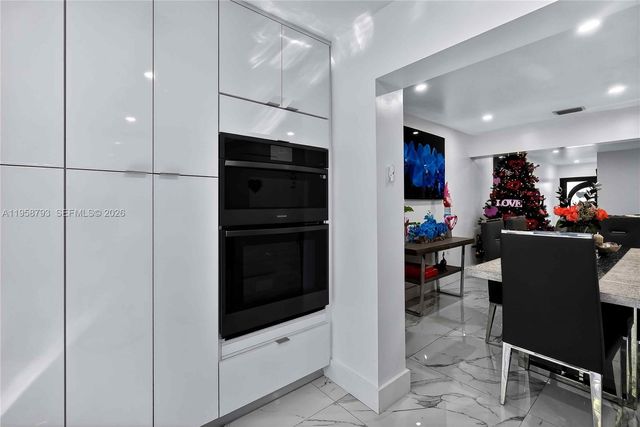 1594 W 73rd St, Hialeah, FL 33014