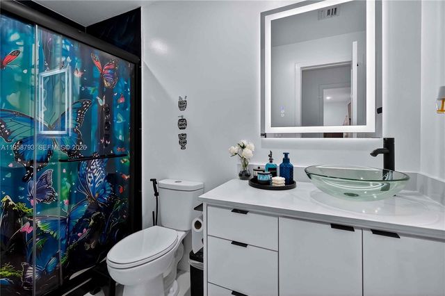 1594 W 73rd St, Hialeah, FL 33014