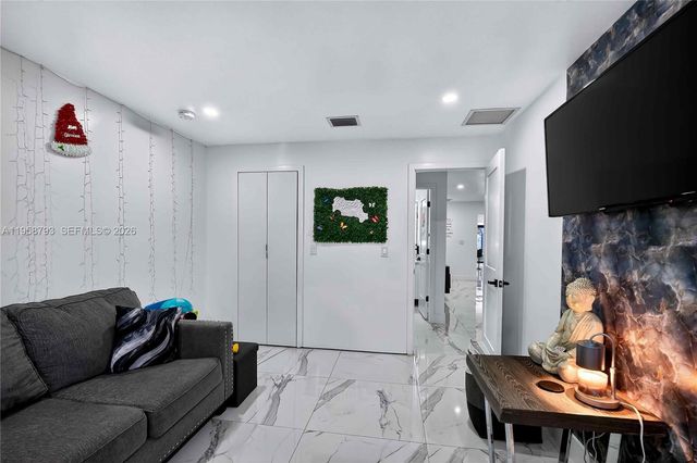 1594 W 73rd St, Hialeah, FL 33014