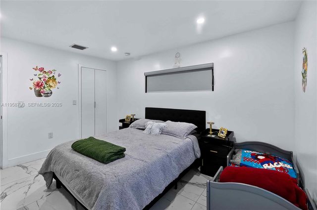 1594 W 73rd St, Hialeah, FL 33014