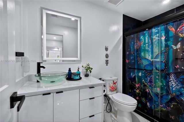 1594 W 73rd St, Hialeah, FL 33014