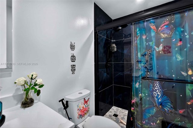 1594 W 73rd St, Hialeah, FL 33014