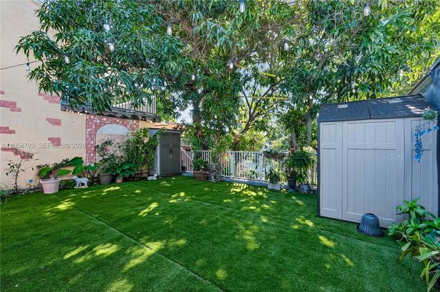 1594 W 73rd St, Hialeah, FL 33014