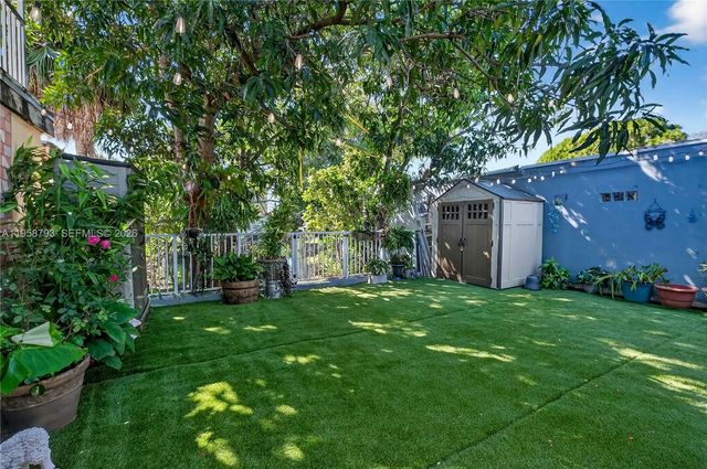 1594 W 73rd St, Hialeah, FL 33014