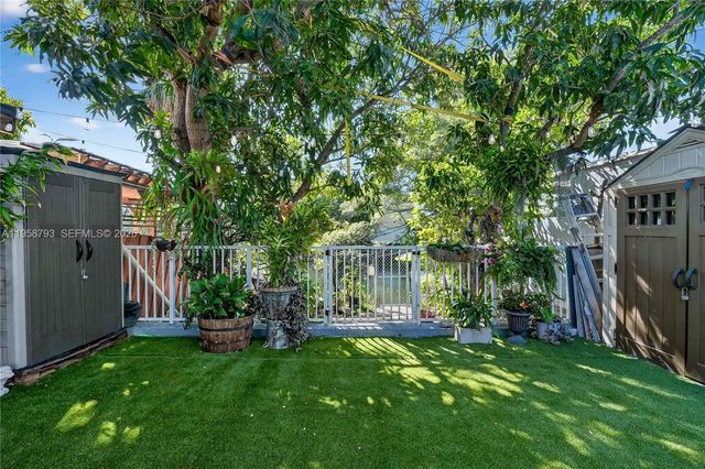 1594 W 73rd St, Hialeah, FL 33014