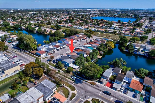 1594 W 73rd St, Hialeah, FL 33014