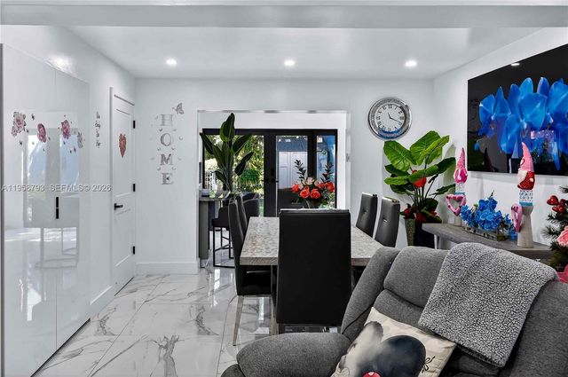 1594 W 73rd St, Hialeah, FL 33014