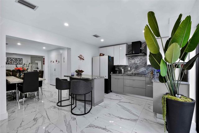 1594 W 73rd St, Hialeah, FL 33014