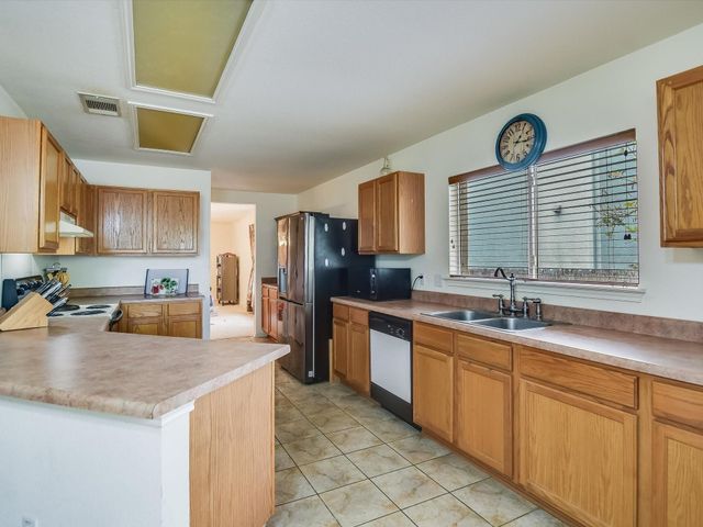 905 E Olympic DR, Pflugerville, TX 78660