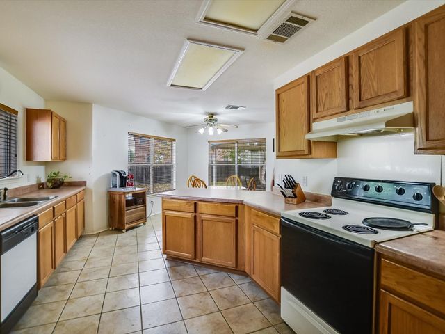 905 E Olympic DR, Pflugerville, TX 78660