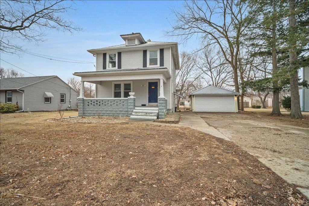 811 W College Avenue, Normal, IL 61761