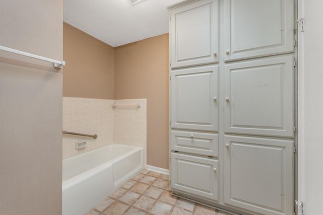 2900 Broadmoor Drive, Bryan, TX 77802