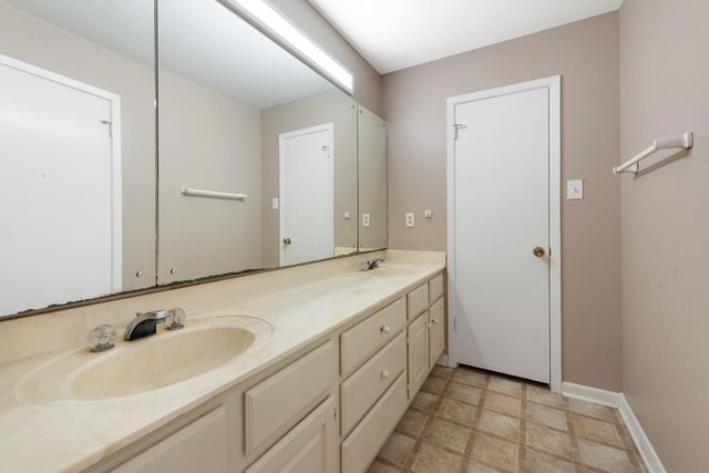 2900 Broadmoor Drive, Bryan, TX 77802