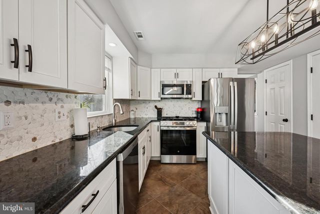 2 WELLINGTON CT, Eastampton, NJ 08060