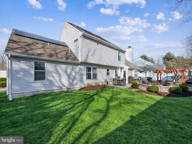 2 WELLINGTON CT, Eastampton, NJ 08060