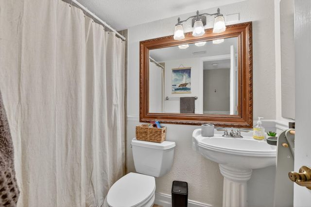 21895 Lake Forest Circle 201, Boca Raton, FL 33433