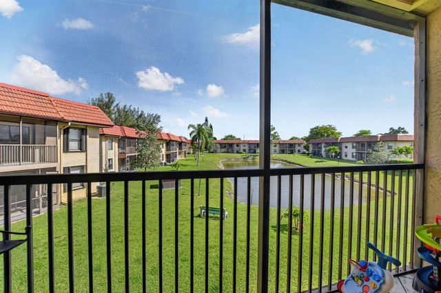 21895 Lake Forest Circle 201, Boca Raton, FL 33433