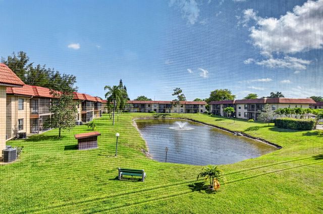 21895 Lake Forest Circle 201, Boca Raton, FL 33433