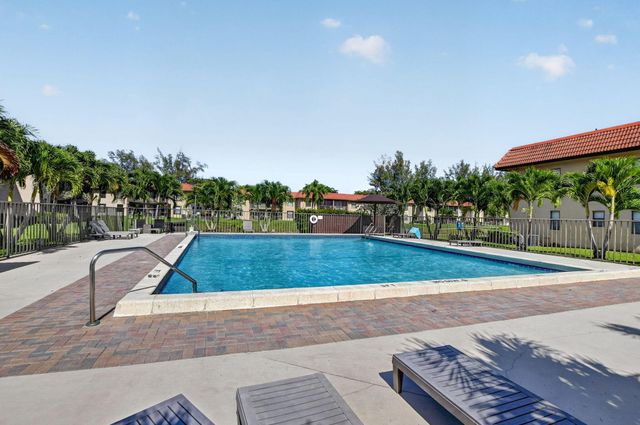 21895 Lake Forest Circle 201, Boca Raton, FL 33433