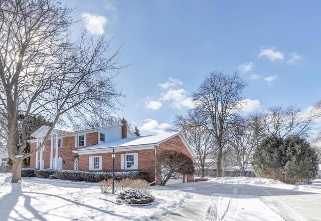 1326 S SUMMER RANGE ROAD, De Pere, WI 54115