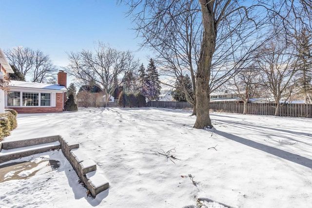 1326 S SUMMER RANGE ROAD, De Pere, WI 54115