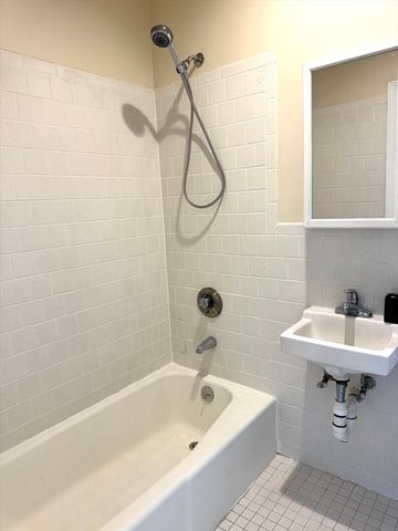 838 Western Ave 2R, Lynn, MA 01904