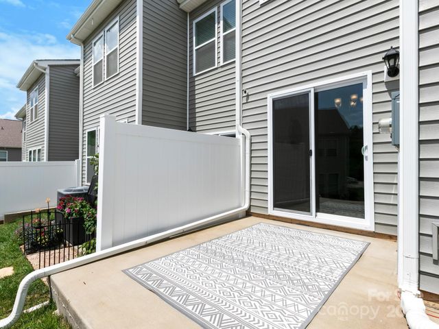 567 Big Sur Loop, Asheville, NC 28806