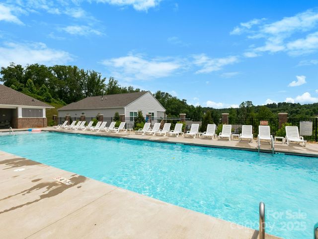 567 Big Sur Loop, Asheville, NC 28806