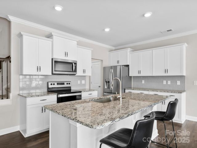 567 Big Sur Loop, Asheville, NC 28806