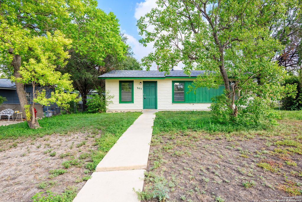 303 Revlon, San Antonio, TX 78227