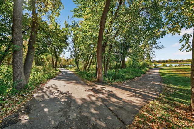 8945 Preserve Boulevard, Eden Prairie, MN 55347