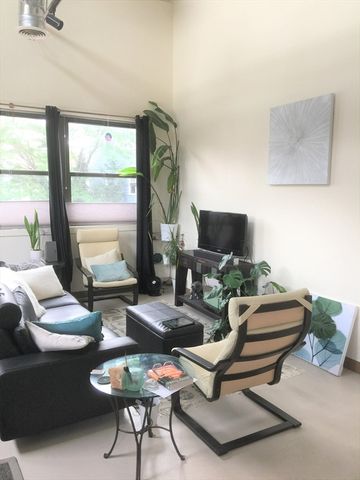 93 Harvey St 6, Cambridge, MA 02140