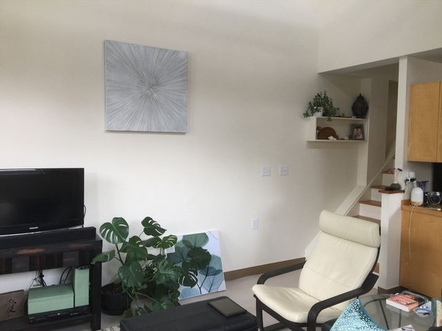 93 Harvey St 6, Cambridge, MA 02140