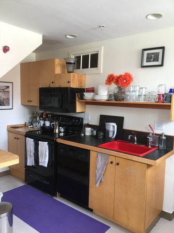 93 Harvey St 6, Cambridge, MA 02140
