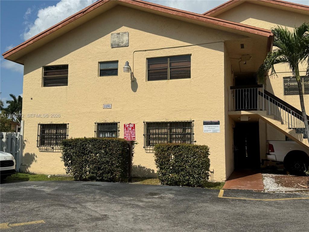 2295 W 53rd Place 201, Hialeah, FL 33016