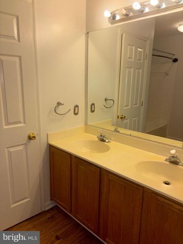 44 LISA DR, Newark, DE 19702