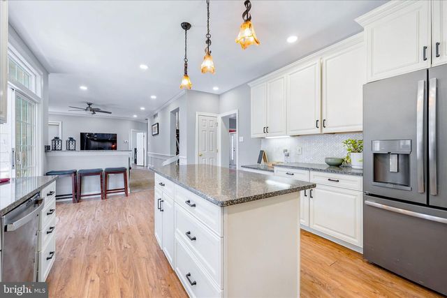 27 TWIN CREEKS DR, Thornton, PA 19373