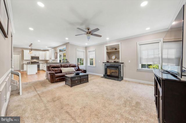 27 TWIN CREEKS DR, Thornton, PA 19373