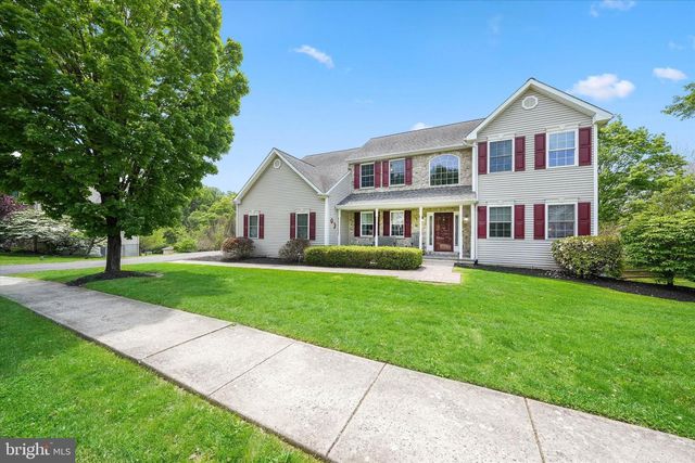 27 TWIN CREEKS DR, Thornton, PA 19373