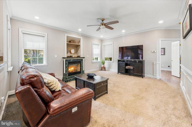 27 TWIN CREEKS DR, Thornton, PA 19373