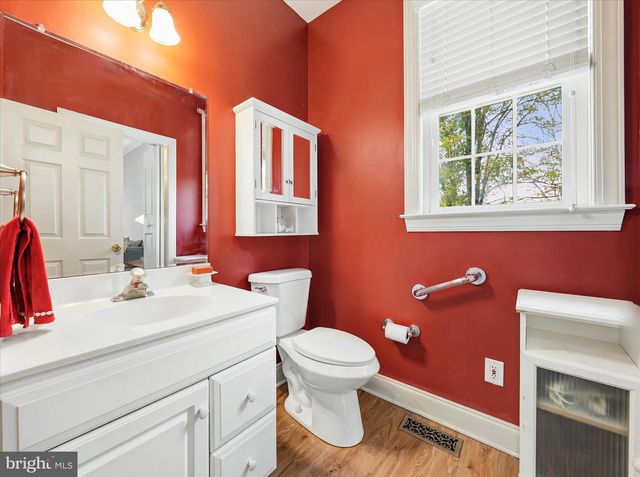 27 TWIN CREEKS DR, Thornton, PA 19373