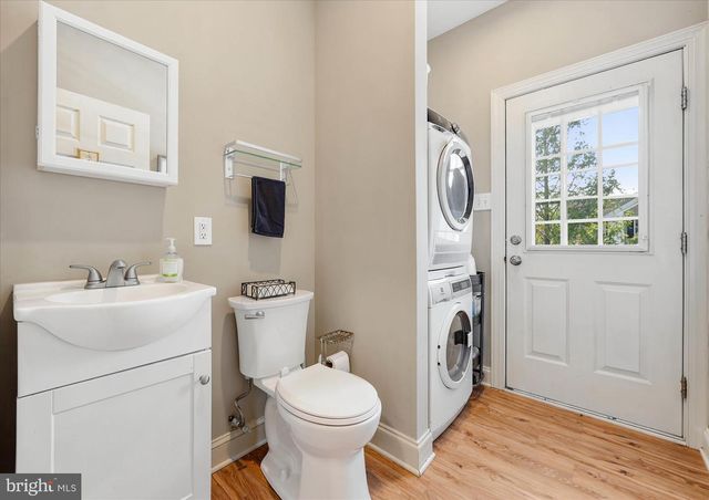 27 TWIN CREEKS DR, Thornton, PA 19373