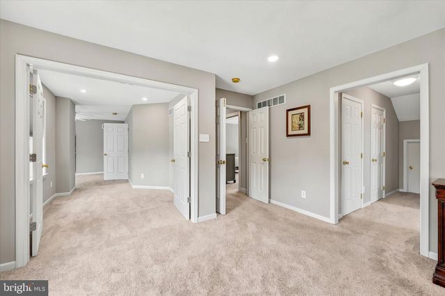 27 TWIN CREEKS DR, Thornton, PA 19373