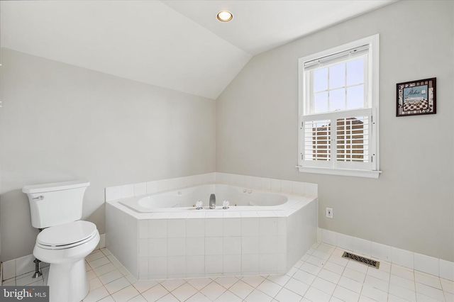 27 TWIN CREEKS DR, Thornton, PA 19373