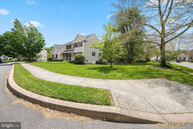 27 TWIN CREEKS DR, Thornton, PA 19373