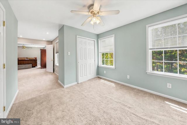 27 TWIN CREEKS DR, Thornton, PA 19373