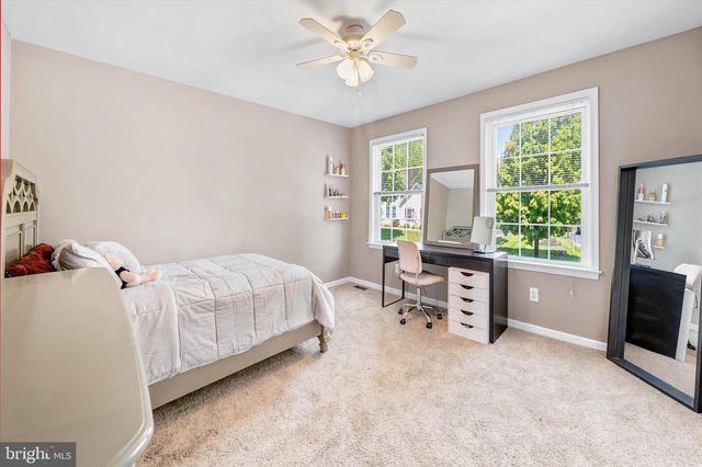 27 TWIN CREEKS DR, Thornton, PA 19373